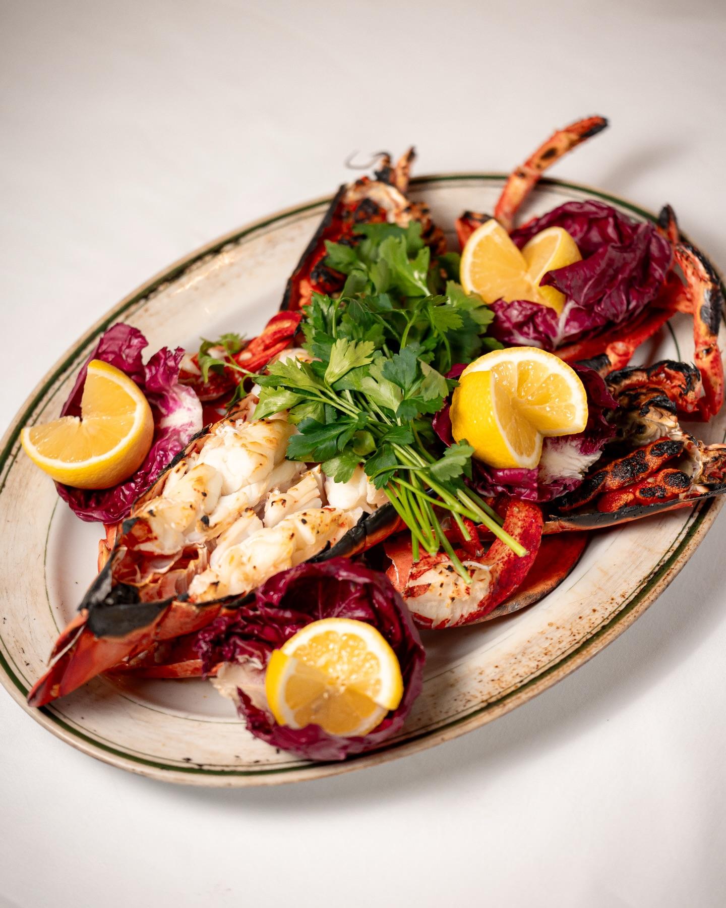 洗練を極めたラグジュアリーな空間で、熟成肉と双璧をなす主役、海の王者「ジャンボロブスター」はいかがでしょうか。