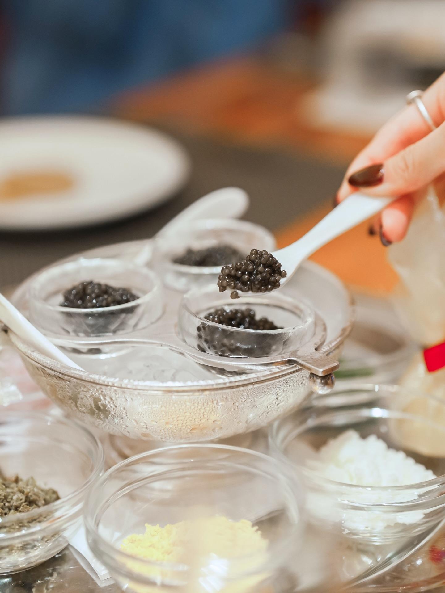 ステーキを中心に、彩り豊かなサラダや厳選したシーフードまで、