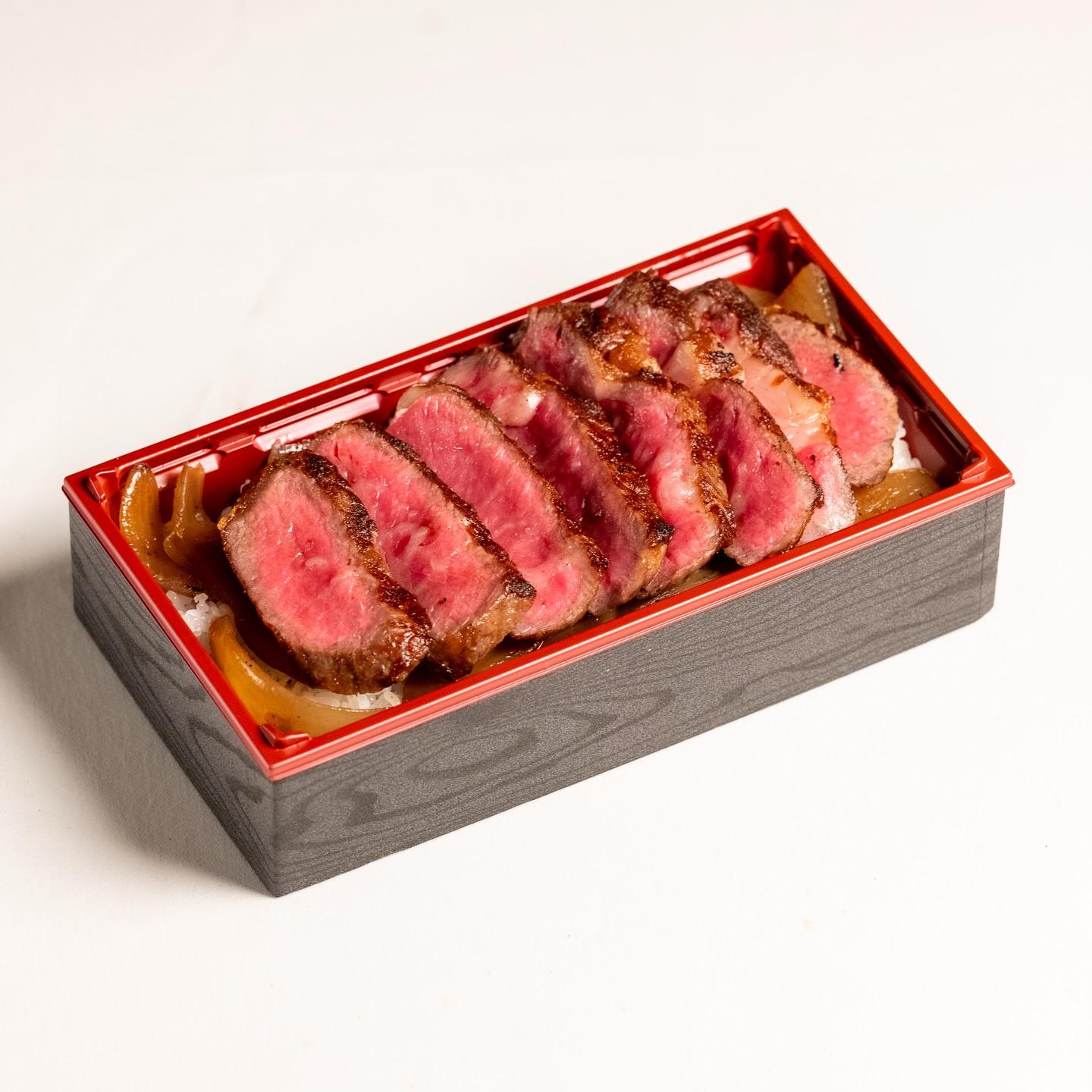 お持ち帰り限定の「あか牛重」。